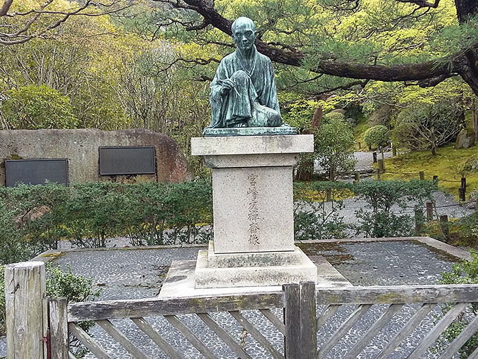 Yuzensai Miyazaki Bronze Statue, Chion-in in Kyoto