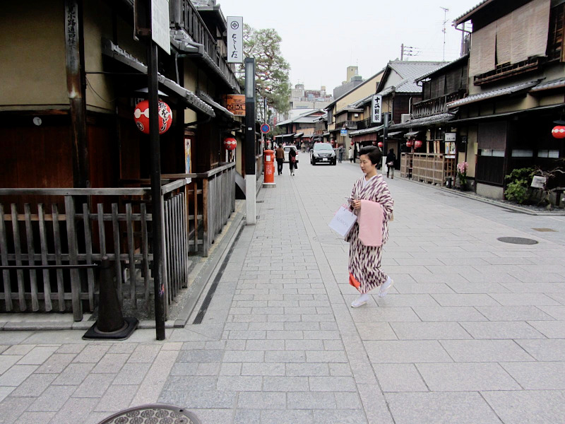 Woman with Kimono in Gion Kyoto