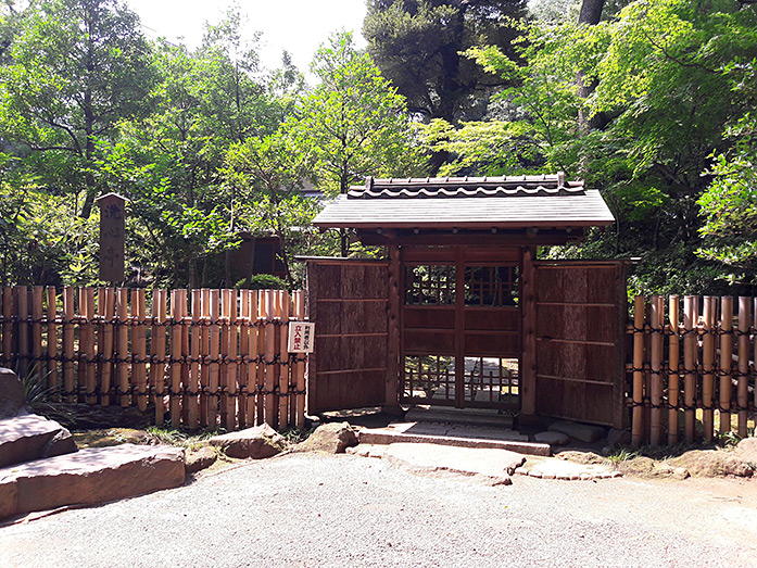 Japanese Tea House Sacred Pond Garden, Yasukuni Shrine in Tokyo