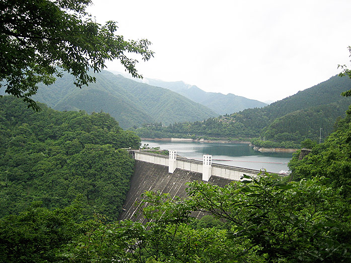 Hiking Tour around the Ogouchi Dam