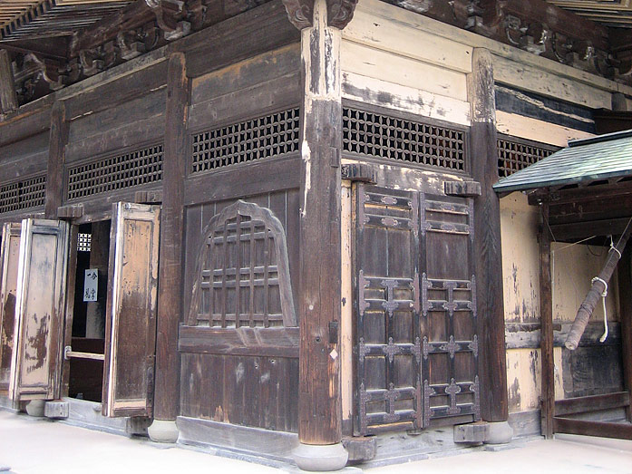 Butsuden of Kenchoji Temple in Kamakura