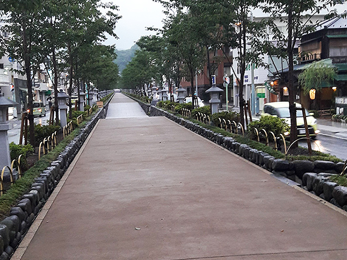 Sacred Way (Dankazura) leading to Tsurugaoka Hachimangu Shrine in Kamakura