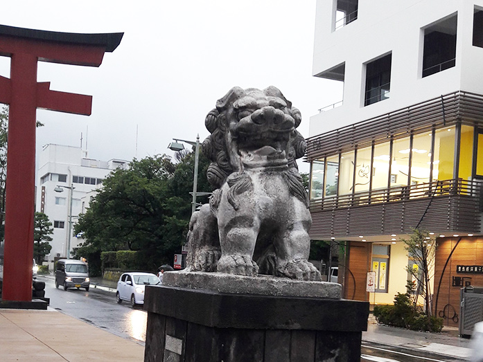 Stone statue Komainu Tsurugaoka Hachimangu Shrine in Kamakura