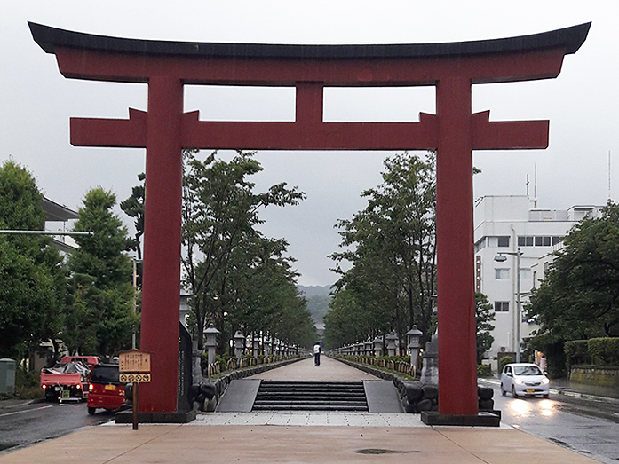Second Torii at the Sacred Way (Dankazura) leading to Tsurugaoka Hachimangu Shrine in Kamakura