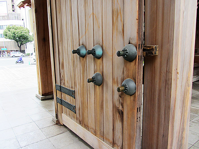 Main Gate of Minatogawa Shrine (Minatogawa-jinja) in Kobe