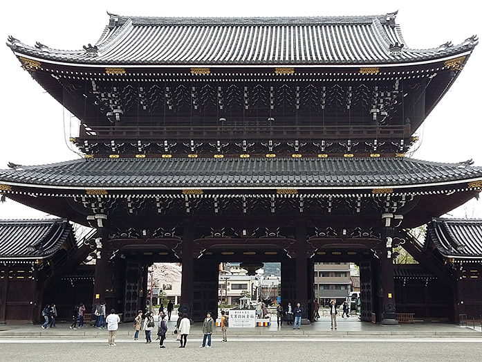 Higashi Honganji Temple Goei-do Mon in Kyoto