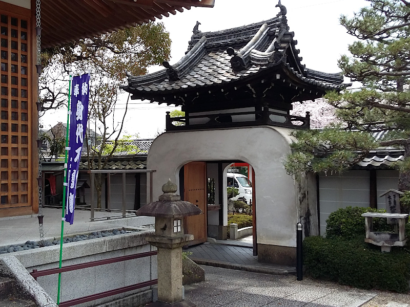 Entrance Gate Hojuji Temple in Kyoto