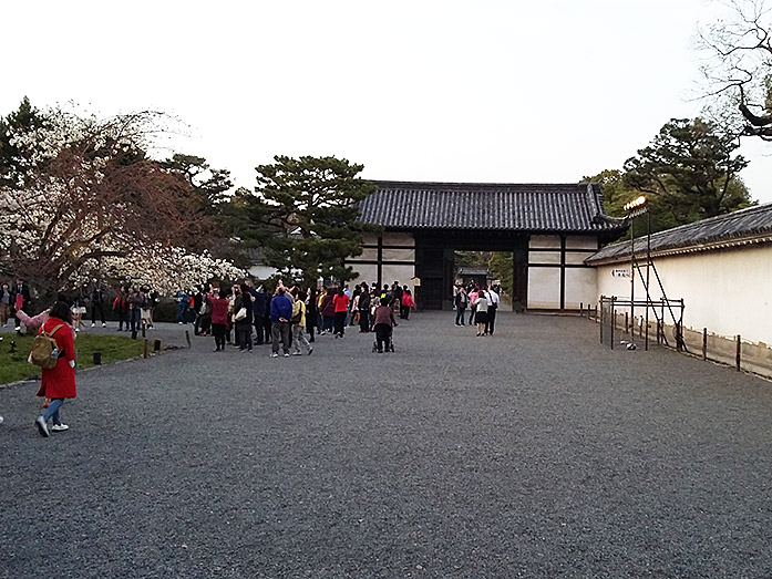 Momoyama-mon Gate Nijo Castle in Kyoto