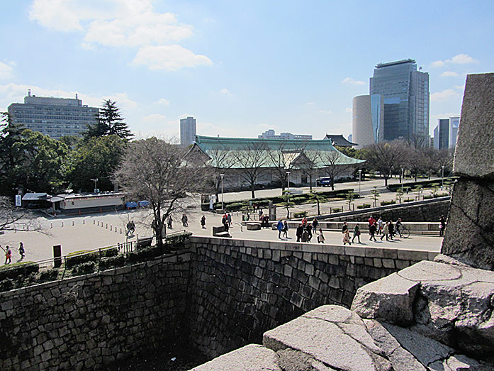 Osaka Castle with the Osaka Shudokan