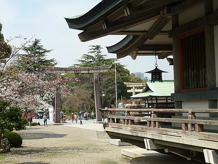 Hokoku-jinja Shrine in Osaka Castle Park