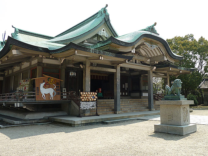 Hokoku-jinja Shrine in Osaka Castle Park