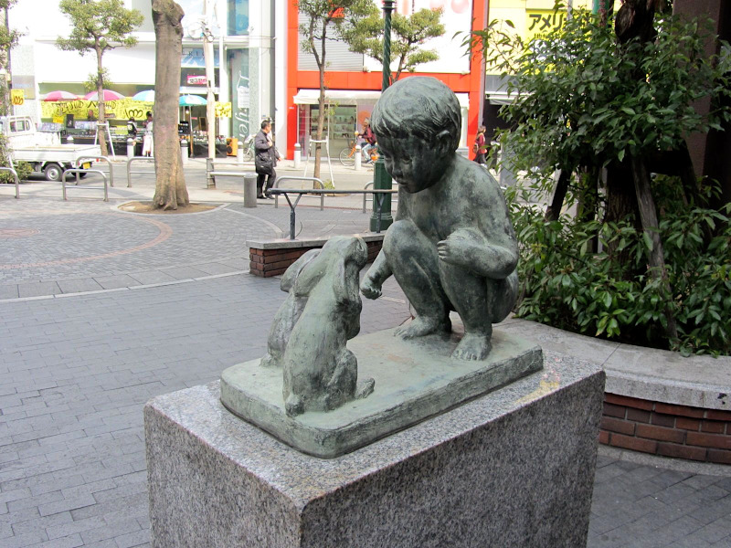 Statue Triangle Park America-mura in Osaka