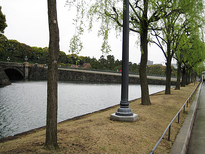 Walk along the Tokyo Imperial Palace