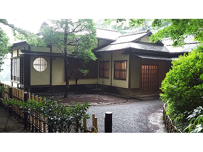 Meiji Jingu Teahouse Kakuun-tei in Tokyo