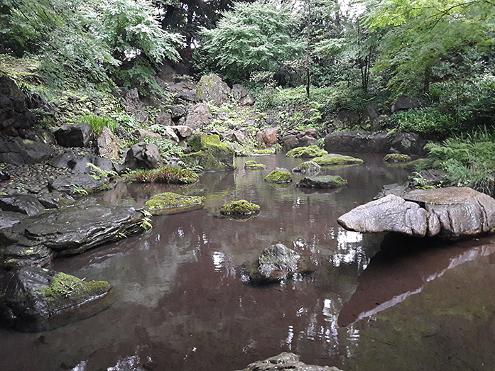 Mizuwake Stones Rikugien Garden in Tokyo