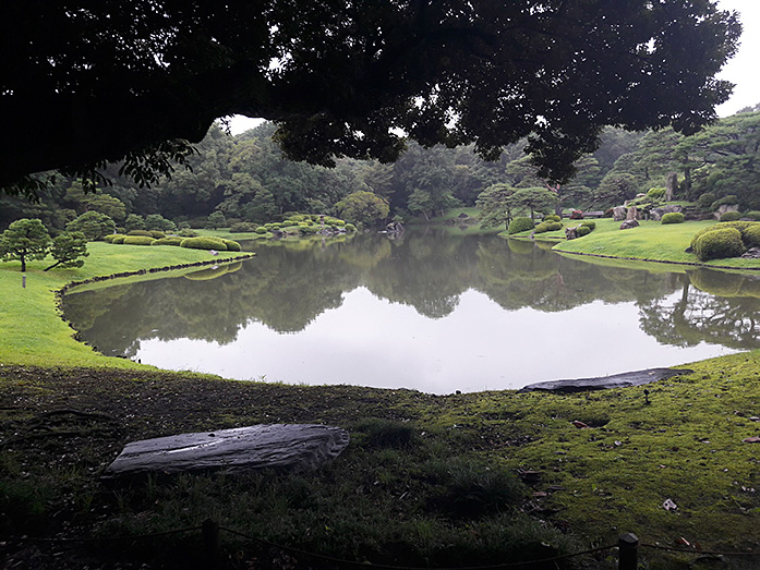 Pond Rikugien Garden in Tokyo