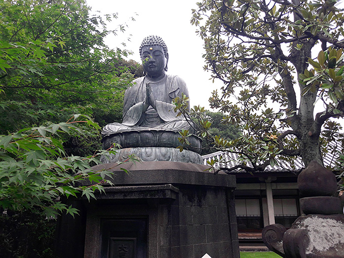 Tennoji Temple Bronze Buddha, Yanaka Cemetery in Tokyo